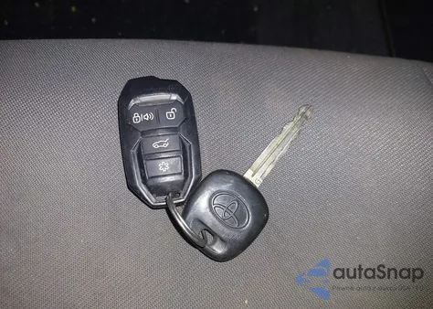 2017 Toyota Tundra Sr5 5.7L V8 z USA, uszkodzony, nr VIN 5TFDY5F12HX648692